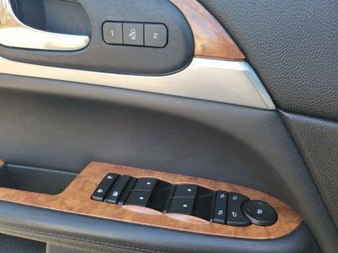 Used 2010 Buick Enclave CXL w/ Trailering Provision Package image 39