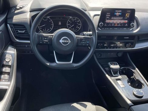 Used 2024 Nissan Rogue SV image 9