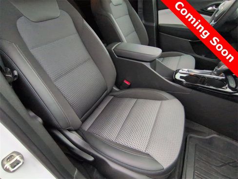 Used 2024 Chevrolet Trax LT w/ LT Convenience Package image 21