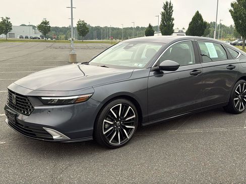 Used 2023 Honda Accord Touring image 13