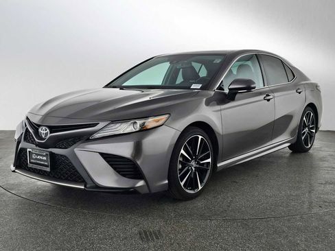 Used 2019 Toyota Camry XSE image 7