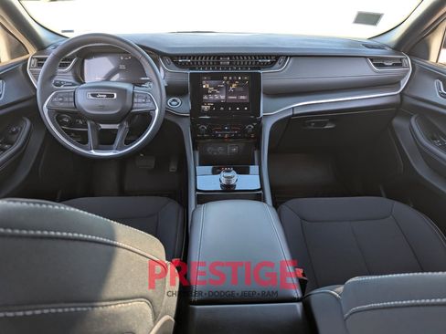 Used 2024 Jeep Grand Cherokee Laredo AWD/4WD image 26