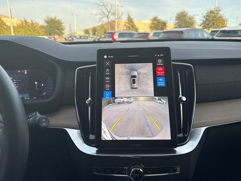 Used 2025 Volvo XC90 B6 Plus image 25