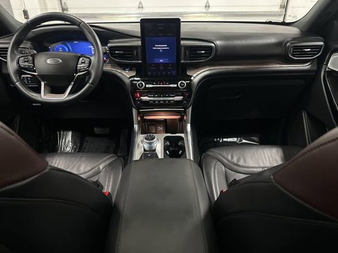 Used 2022 Ford Explorer Platinum w/ Equipment Group 601A image 26