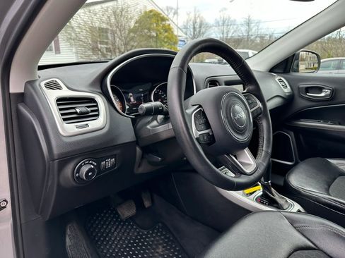 Used 2019 Jeep Compass Latitude w/ Popular Equipment Group image 10