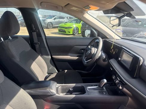 Used 2025 Nissan Kicks S AWD/4WD image 28