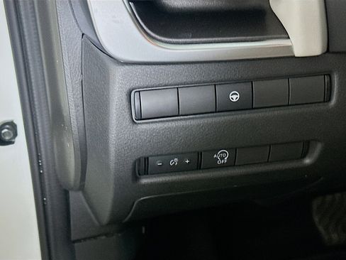 Used 2023 Nissan Rogue SV FWD image 17