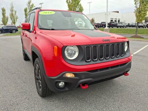 Used 2016 Jeep Renegade Trailhawk AWD/4WD image 2