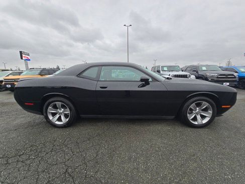 Used 2017 Dodge Challenger SXT w/ Sound Group image 2