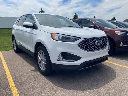 Used 2024 Ford Edge SEL w/ Convenience Package AWD/4WD image 2