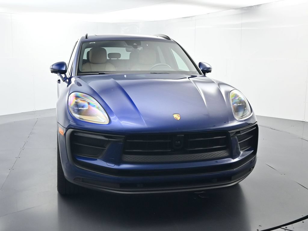 Certified 2025 Porsche Macan AWD/4WD image 18