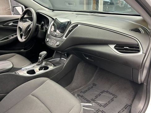 Used 2025 Chevrolet Malibu LT FWD image 13