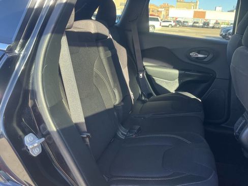 Used 2015 Jeep Cherokee Latitude w/ Cold Weather Group image 27