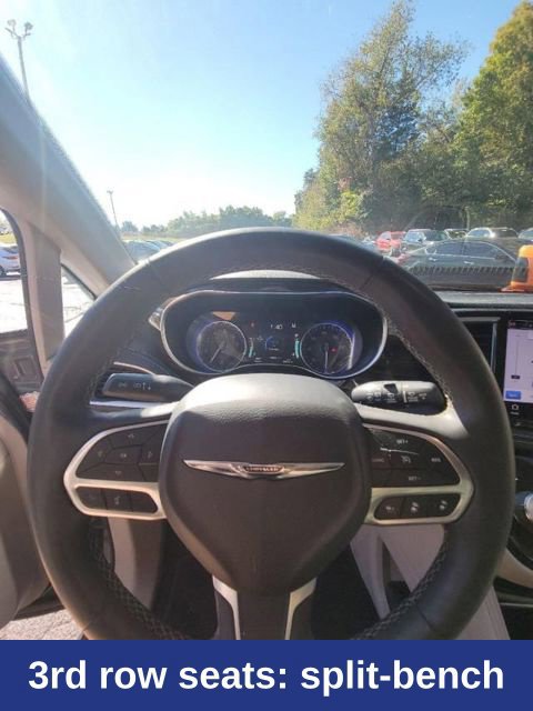 Used 2023 Chrysler Pacifica Limited FWD image 6