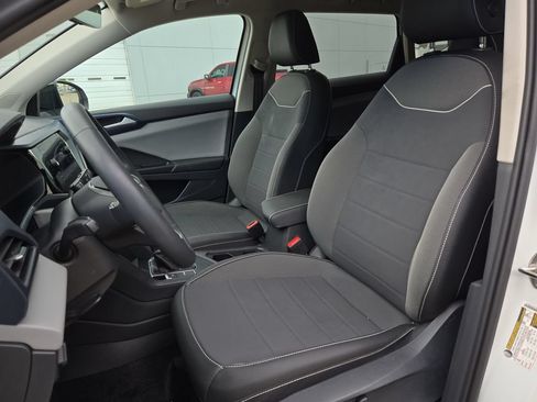 Used 2023 Volkswagen Taos SE w/ Panoramic Sunroof Package FWD image 15