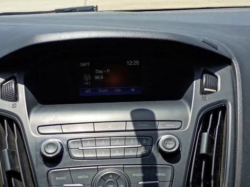 Used 2018 Ford Focus SE FWD image 24