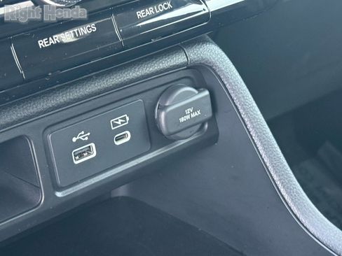 Used 2025 Honda Pilot Touring image 23