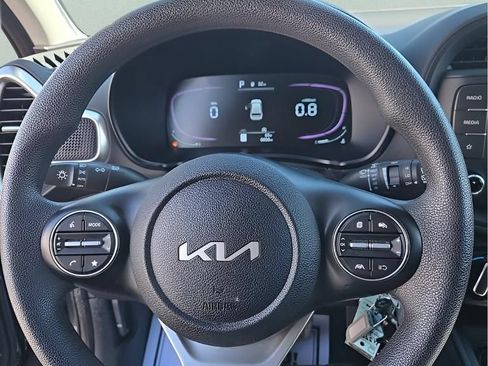 Used 2025 Kia Soul LX w/ LX Technology Package FWD image 10