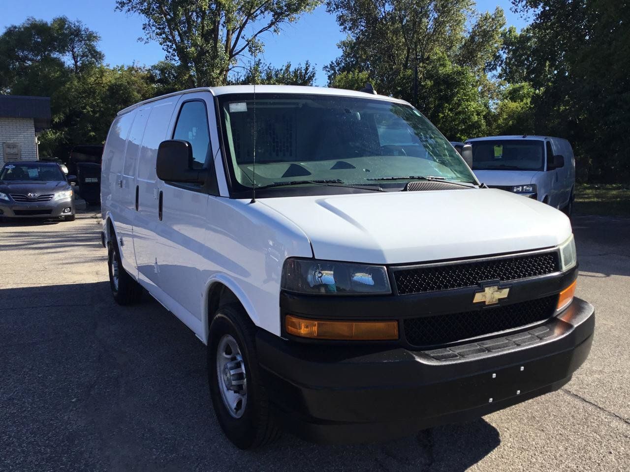 Used 2020 Chevrolet Express 2500 RWD image 4