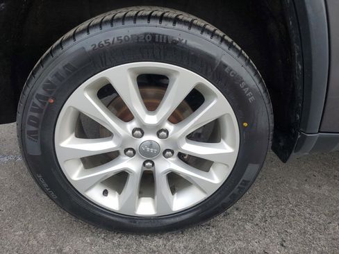 Used 2017 Jeep Grand Cherokee Limited image 11