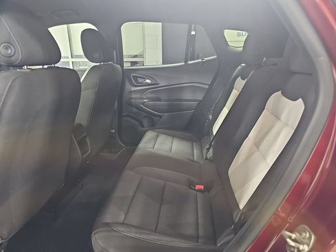 Used 2024 Chevrolet Trax RS FWD image 17