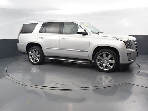 Used 2016 Cadillac Escalade Luxury image 7