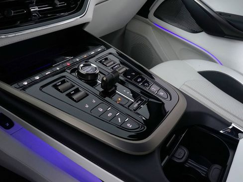 Used 2025 Aston Martin DBX 707 image 28