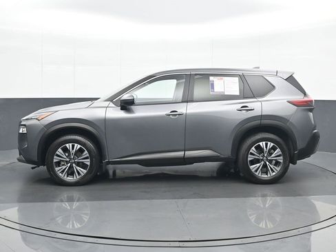 Used 2023 Nissan Rogue SV image 3