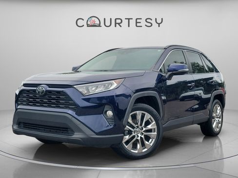 Used 2020 Toyota RAV4 XLE Premium image 1