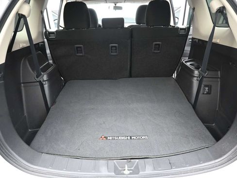 Used 2018 Mitsubishi Outlander SE AWD/4WD image 31
