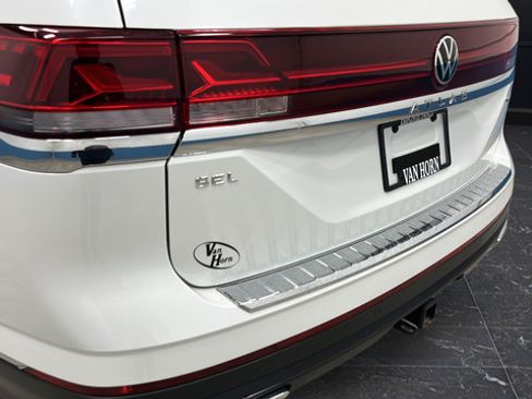Used 2024 Volkswagen Atlas SEL AWD/4WD image 40