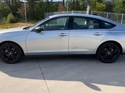 Used 2025 Honda Accord SE image 2