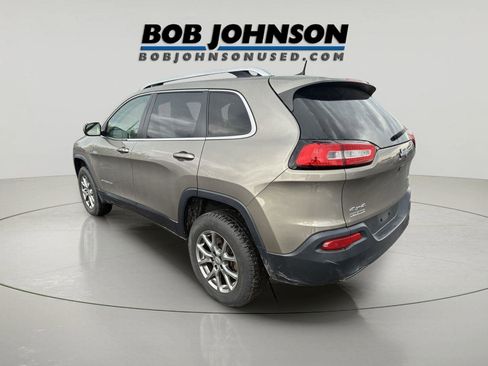 Used 2018 Jeep Cherokee Latitude Plus w/ Cold Weather Group AWD/4WD image 5