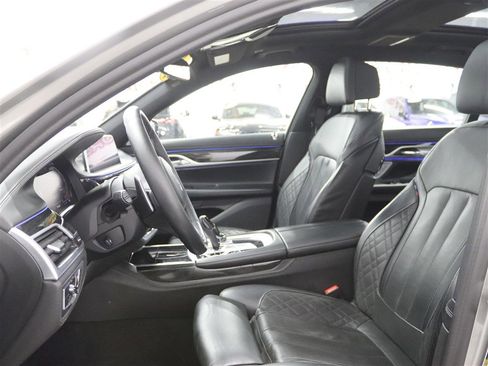 Used 2020 BMW 750i xDrive w/ Executive Package image 15