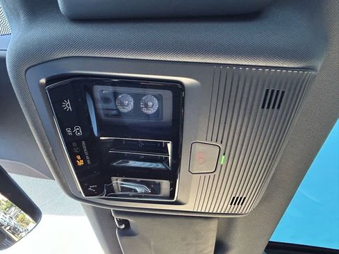 Used 2024 Audi Q4 e-tron Premium w/ Convenience Package image 36