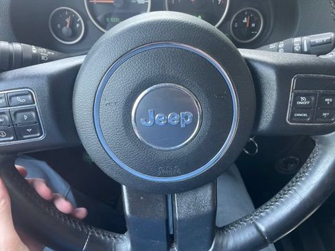 Used 2017 Jeep Wrangler Unlimited Sahara AWD/4WD image 12