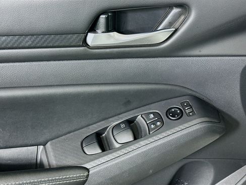 Used 2025 Nissan Altima 2.5 SV FWD image 15