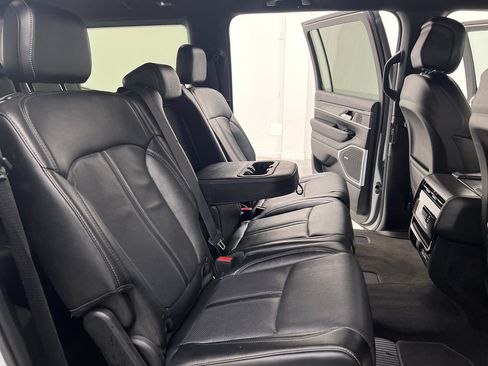 Used 2024 Jeep Wagoneer Series II w/ Flexible Seating Group RWD image 24