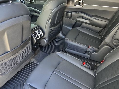 Used 2025 Kia Sorento EX image 8