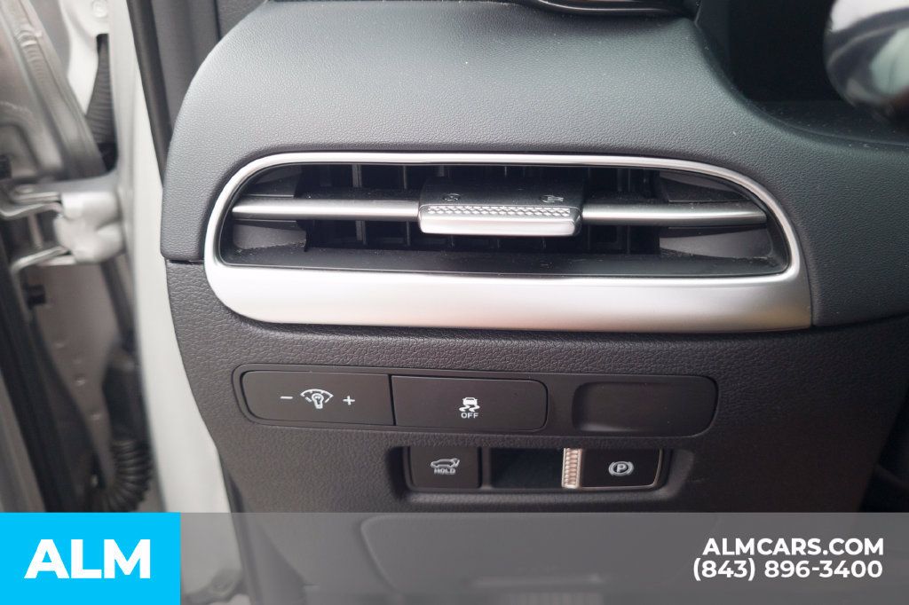 Certified 2025 Hyundai Palisade SEL FWD image 17