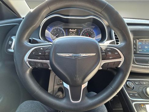 Used 2015 Chrysler 200 Limited image 8