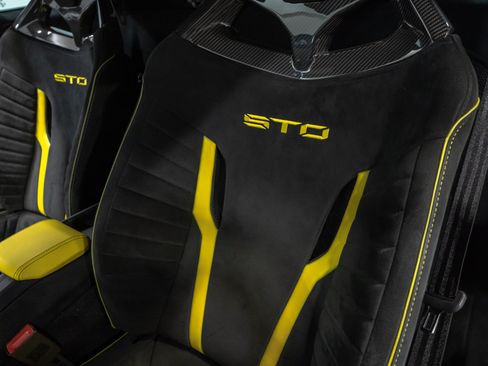 Used 2022 Lamborghini Huracan STO RWD image 44