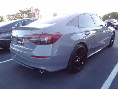 Used 2025 Honda Civic Sport image 4