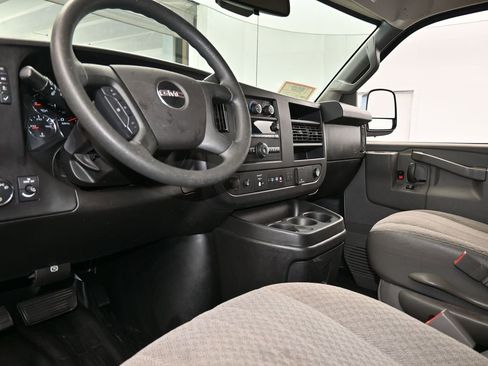 Used 2020 GMC Savana 3500 LT w/ LT Preferred Equipment Group image 12