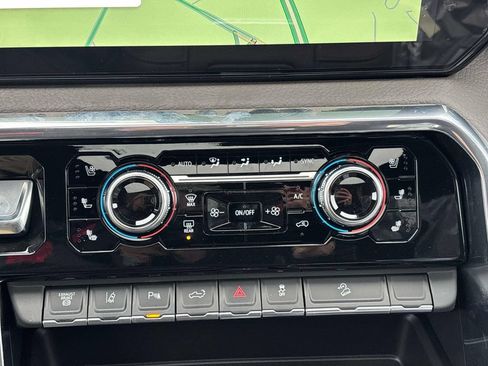 New 2026 GMC Sierra 3500 Denali w/ Denali Reserve Package AWD/4WD image 13