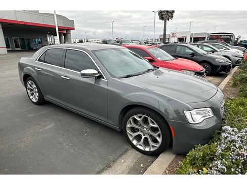 Used 2018 Chrysler 300 C w/ Sun, Sound & Nav Package RWD image 2