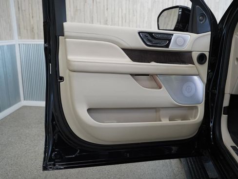 Used 2020 Lincoln Navigator L Reserve w/ Luxury Package image 28