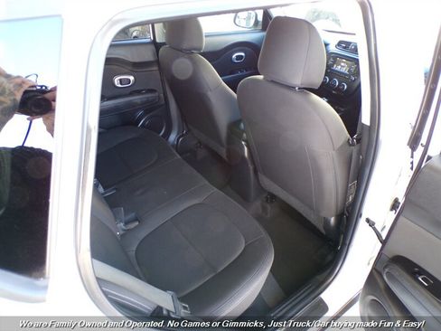 Used 2018 Kia Soul FWD image 24