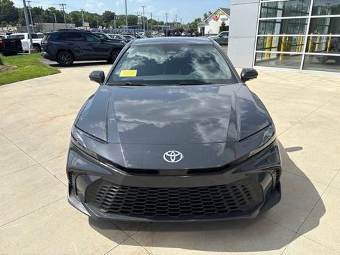 Used 2025 Toyota Camry SE FWD image 2