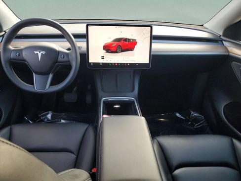 Used 2025 Tesla Model Y Long Range image 11